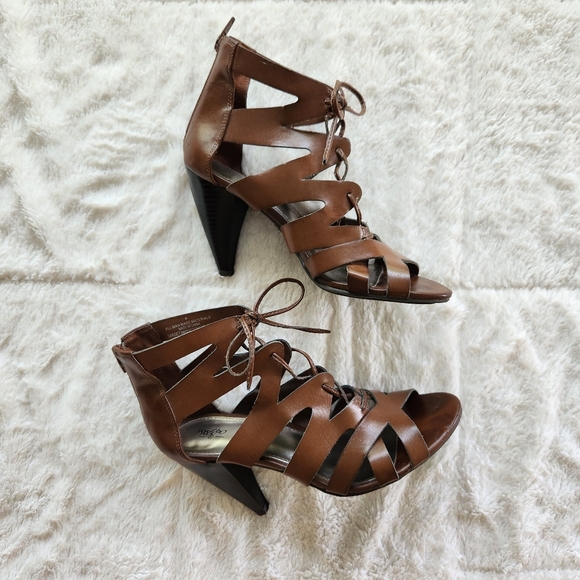 Mossino Target High Heels Ladies Size 8 Man Made Materials with a Leather Look - Picture 4 of 11